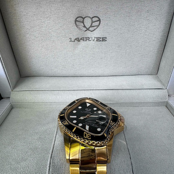 LAARVEE PEA001 Golden Precision Steel: Black Bezel and Black Dial - Picture 1 of 5